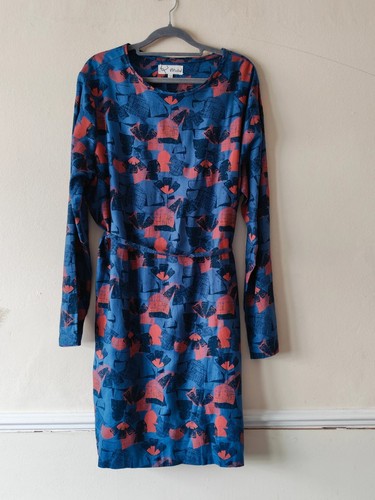 Mistral blue red abstract